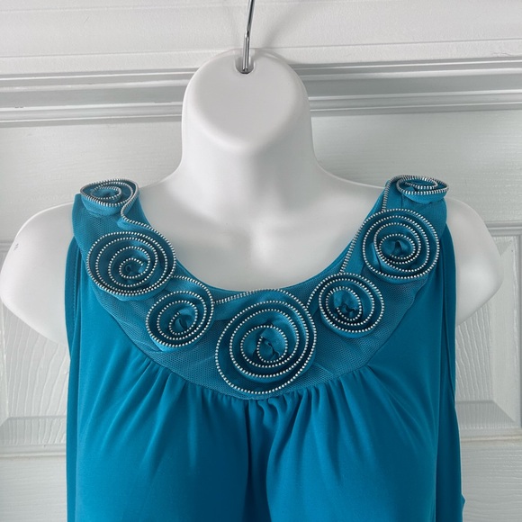 Cocomo Zipper Roses Top - Picture 2 of 4